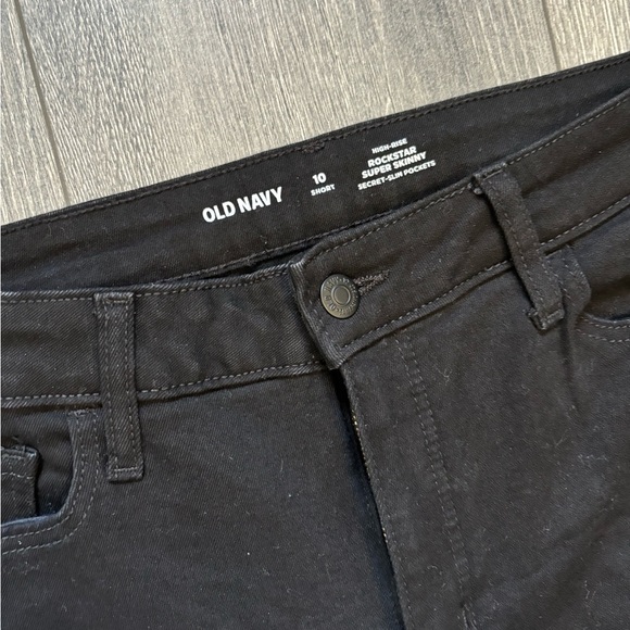 OLD NAVY • Black High Rise Rockstar Super Skinny Jeans - Picture 2 of 3